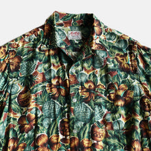 Load image into Gallery viewer, 1960's "SOUTH PACIFIC" RAYON HAWAIIAN SHIRT (SZMEDIUM / GOOD CONDITION)