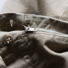 Load image into Gallery viewer, 1950's "U.S ARMY" CHINO SHORTS (SZ W34 / MINT CONDITION)