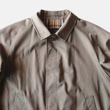 Load image into Gallery viewer, VINTAGE "BURBERRYS" COTTON BLOUSON (LARGE)