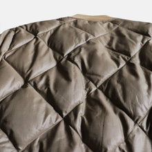 Load image into Gallery viewer, 1970's "EDDIE BAUER" QUILTING DOWN JACKET (LARGE)