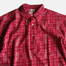 Load image into Gallery viewer, N.O.S 1960's "GUYS AND DOLLS" BANDANA PATTERN S/S PULLOVER (LARGE)
