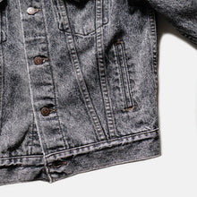 Load image into Gallery viewer, 1980's "LEVI'S" BLACK DENIM JACKET (SZ MEDIUM / EARLY DYE)