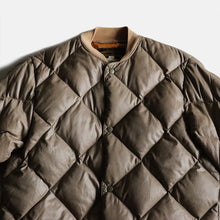 Load image into Gallery viewer, 1970's "EDDIE BAUER" QUILTING DOWN JACKET (LARGE)