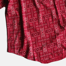 Load image into Gallery viewer, N.O.S 1960's "GUYS AND DOLLS" BANDANA PATTERN S/S PULLOVER (LARGE)