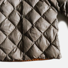 Load image into Gallery viewer, 1970's "EDDIE BAUER" QUILTING DOWN JACKET (LARGE)