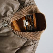 Load image into Gallery viewer, 1970's "EDDIE BAUER" QUILTING DOWN JACKET (LARGE)