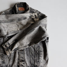 Load image into Gallery viewer, 1990's "LEVI'S" 70507 BLACK DENIM JACKET (LOOSE FIT / SZ LARGE)