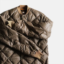 Load image into Gallery viewer, 1970's "EDDIE BAUER" QUILTING DOWN JACKET (LARGE)