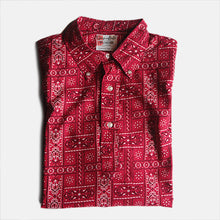 Load image into Gallery viewer, N.O.S 1960's "GUYS AND DOLLS" BANDANA PATTERN S/S PULLOVER (LARGE)