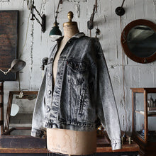 Load image into Gallery viewer, 1990's "LEVI'S" 70507 BLACK DENIM JACKET (LOOSE FIT / SZ LARGE)