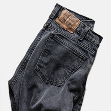 Load image into Gallery viewer, 1990's "LEVI'S" 505 BLACK DENIM PANTS (MADE IN USA) SZ W31 L30