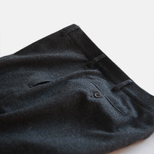 Load image into Gallery viewer, VINTAGE "BROOKS BROTHERS" THREE PIECE WOOL SUIT (39R×W32) MINT CONDITION