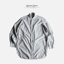 Load image into Gallery viewer, 1960's "BROOKS BROTHERS" COTTON B.D SHIRT (SZ 15R / SIX BUTTON)