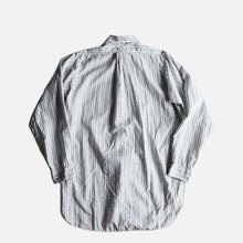 Load image into Gallery viewer, 1960's "BROOKS BROTHERS" COTTON B.D SHIRT (SZ 15R / SIX BUTTON)