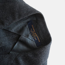Load image into Gallery viewer, VINTAGE "BROOKS BROTHERS" THREE PIECE WOOL SUIT (39R×W32) MINT CONDITION