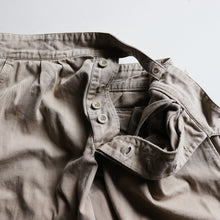 Load image into Gallery viewer, ~1990's "BANANA REPUBLIC" GURKHA CHINO SHORTS (SZ W32-34 / GOOD CONDITION)