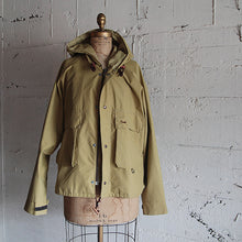 Load image into Gallery viewer, 1970's "DAXBAK" GORE TEX OUTDOOR JACKET (LARGE)