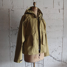 Load image into Gallery viewer, 1970's "DAXBAK" GORE TEX OUTDOOR JACKET (LARGE)