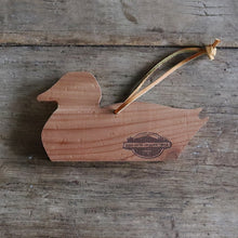 Load image into Gallery viewer, VINTAGE "EDDIE BAUER" WOOD ADBERTISING (DUCK)