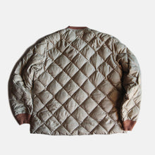 Load image into Gallery viewer, 1960's "EDDIE BAUER" QUILTING DOWN JACKET (LARGE)