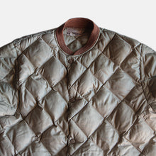 Load image into Gallery viewer, 1960's "EDDIE BAUER" QUILTING DOWN JACKET (LARGE)