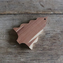 Load image into Gallery viewer, VINTAGE "EDDIE BAUER" WOOD ADBERTISING (TREE)