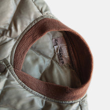 Load image into Gallery viewer, 1960's "EDDIE BAUER" QUILTING DOWN JACKET (LARGE)