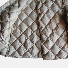 Load image into Gallery viewer, 1960's "EDDIE BAUER" QUILTING DOWN JACKET (LARGE)