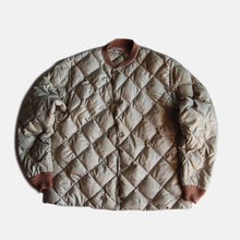 Load image into Gallery viewer, 1960's "EDDIE BAUER" QUILTING DOWN JACKET (LARGE)