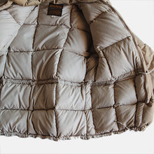 Load image into Gallery viewer, 1980's "EDDIE BAUER" GOOSE DOWN JACKET (MEDIUM)