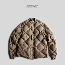 Load image into Gallery viewer, 1970's~ "EDDIE BAUER" SKYLINER (SZ LARGE / GOOD CONDITION)