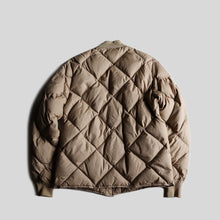 Load image into Gallery viewer, 1970's~ "EDDIE BAUER" SKYLINER (SZ LARGE / GOOD CONDITION)