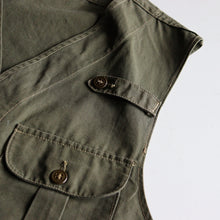 Load image into Gallery viewer, 1950's "DRYBAK" FISHING VEST (SZ MEDIUM / VERY GOOD CONDITION)