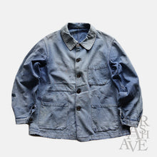 Load image into Gallery viewer, 1940's FRENCH WORK SUN FADED COTTON JACKET (SZ LARGE / BEAUIFUL HAND REPAIR)