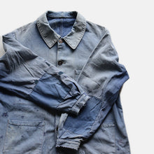 Load image into Gallery viewer, 1940's FRENCH WORK SUN FADED COTTON JACKET (SZ LARGE / BEAUIFUL HAND REPAIR)