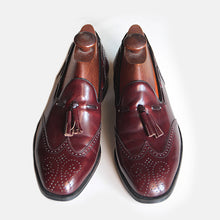 Load image into Gallery viewer, VINTAGE "FLORSHEIM" TASSEL LOAFERS (8D) NEAR DEADSTOCK