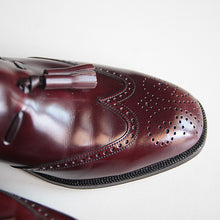 Load image into Gallery viewer, VINTAGE "FLORSHEIM" TASSEL LOAFERS (8D) NEAR DEADSTOCK