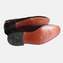 Load image into Gallery viewer, VINTAGE "FLORSHEIM" TASSEL LOAFERS (8D) NEAR DEADSTOCK