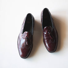Load image into Gallery viewer, VINTAGE "FLORSHEIM" TASSEL LOAFERS (8D) NEAR DEADSTOCK