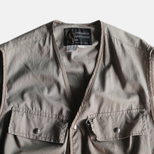 Load image into Gallery viewer, 1970's "COLUMBIA SPORTSWEAR CO." POPLIN FISHING VEST (X-LARGE)