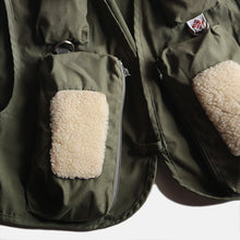 Load image into Gallery viewer, MADE IN USA 1980's "COLUMBIA" FISHING VEST (LARGE)