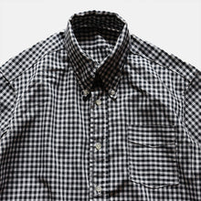 Load image into Gallery viewer, VINTAGE GINGHAM CHECK S/S COTTON B.D SHIRT (SZ MEDIUM / GOOD CONDITION)