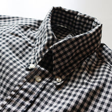 Load image into Gallery viewer, VINTAGE GINGHAM CHECK S/S COTTON B.D SHIRT (SZ MEDIUM / GOOD CONDITION)