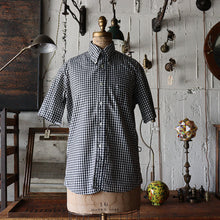 Load image into Gallery viewer, VINTAGE GINGHAM CHECK S/S COTTON B.D SHIRT (SZ MEDIUM / GOOD CONDITION)