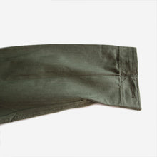 Load image into Gallery viewer, MADE IN USA N.O.S WW2 "U.S.ARMY" M-43 H.B.T JACKET (38R)