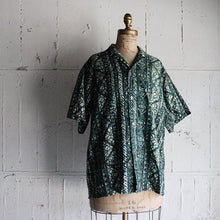 Load image into Gallery viewer, ~1960's HAWAIIAN BATIK S/S SHIRT (SZ LARGE / GOOD CONDITION)
