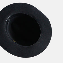 Load image into Gallery viewer, VINTAGE "DOBBS" HAT BOX WITH FELT HAT (SZ 60cm / AROUND 1970's / DEADSTOCK)