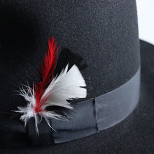 Load image into Gallery viewer, VINTAGE "DOBBS" HAT BOX WITH FELT HAT (SZ 60cm / AROUND 1970's / DEADSTOCK)