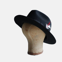 Load image into Gallery viewer, VINTAGE "DOBBS" HAT BOX WITH FELT HAT (SZ 60cm / AROUND 1970's / DEADSTOCK)
