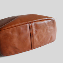 Load image into Gallery viewer, 1980's "L.L.BEAN" LEATHER TOTE BAG (SZ MEDIUM / GOOD CONDITION)